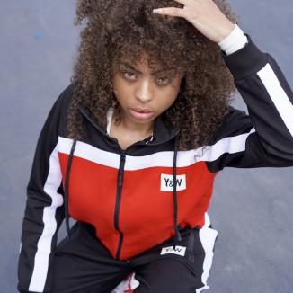 Veste A Capuche Zippée « Paris Young & Winner » Noire Rouge